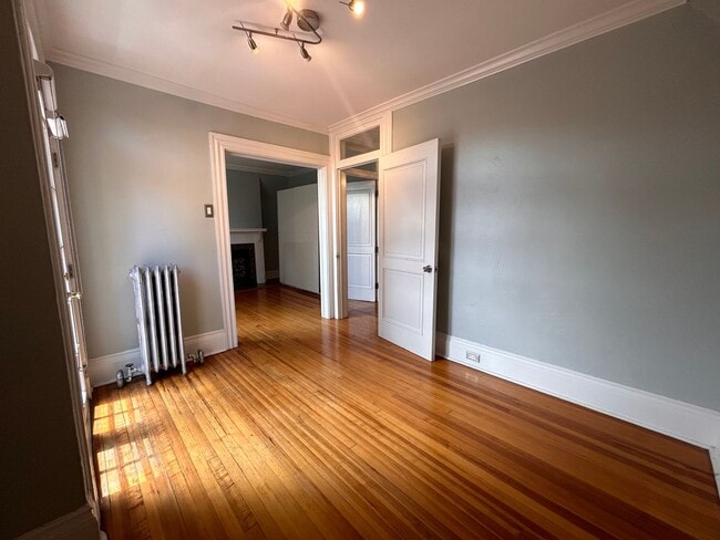 Building Photo - $0 DEPOSIT OPTION. CHARMING VICTORIAN TOWNHOUSE IN UPTOWN/CITY PARK WEST