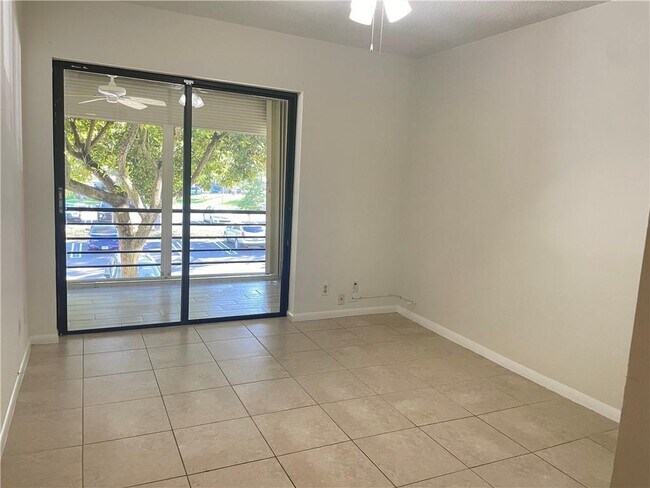 Building Photo - 2307 S Cypress Bend Dr