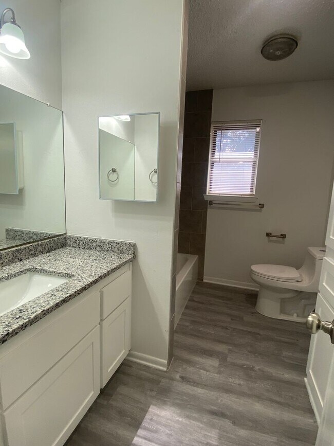 Building Photo - 3 BEDROOM, NEAR BELTON HIGH SCHOOL