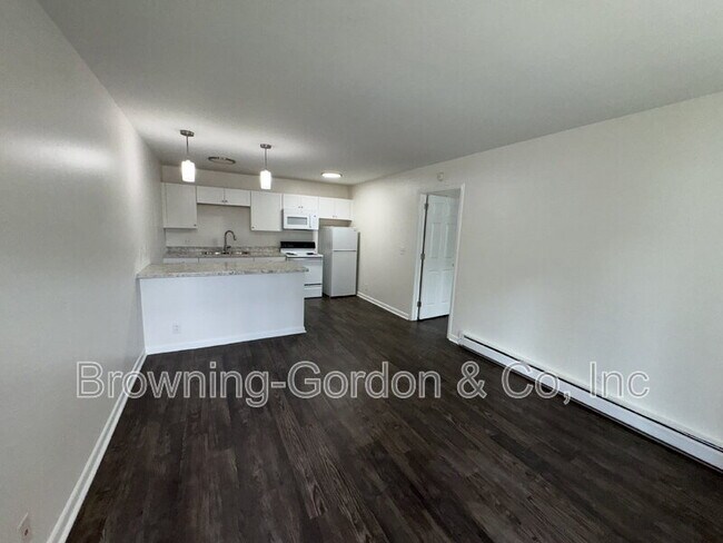 Building Photo - 2601 Hillsboro Pike