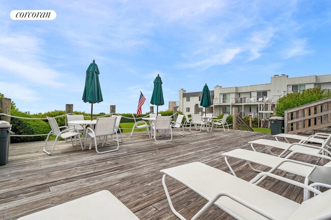 Building Photo - 707 Old Montauk Hwy