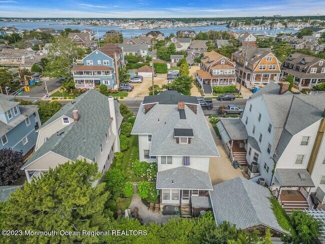 Building Photo - 683 Main Ave