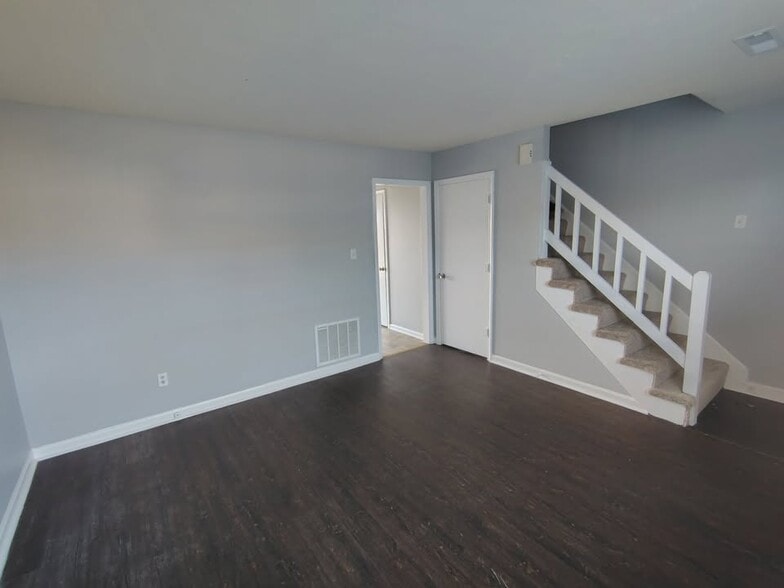 Building Photo - 16 Duiguid Dr