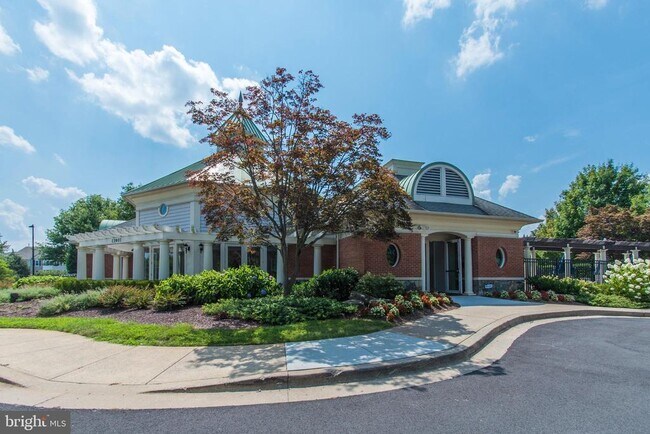 Building Photo - 2 Rockingham Ct