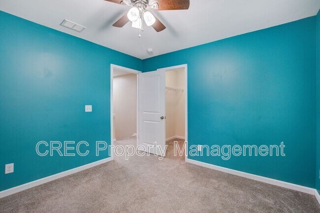 Building Photo - 202 Center Hill Ct