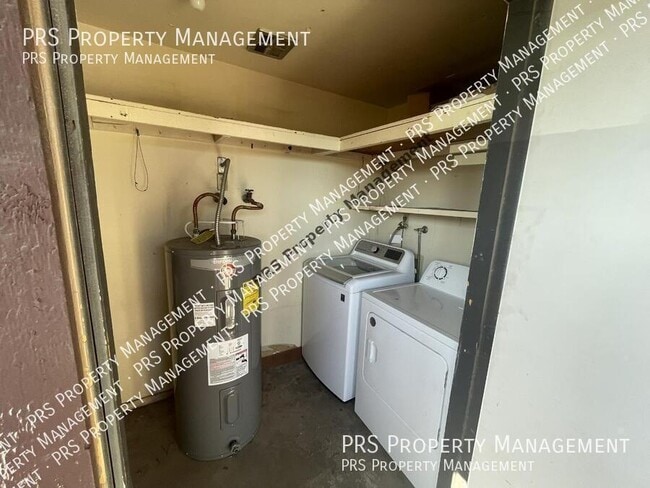 Building Photo - 922 S Acapulco Ln