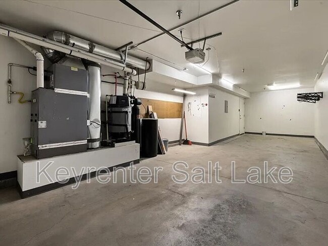 Building Photo - 15 E Kensington Ave