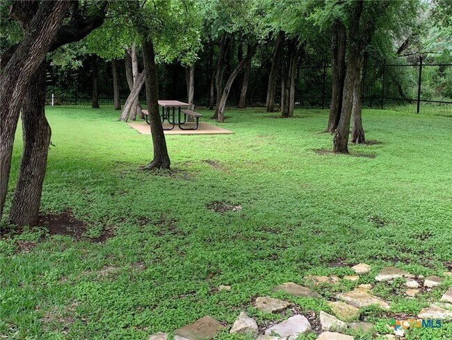Building Photo - 515 Salt Lick Dr