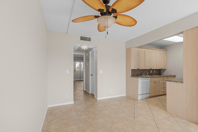 Building Photo - 3013 Wolverton E