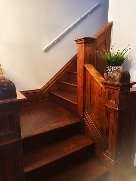 Building Photo - 807 W Vine St