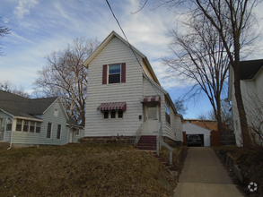 Building Photo - 935 Baraga St NE