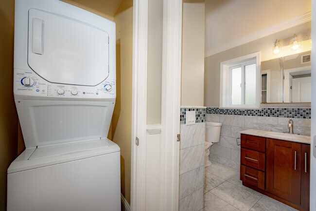 Palmetto at Tiburon View 1 Bed, 1 Bath Laundry/Bathroom - Palmetto at Tiburon View