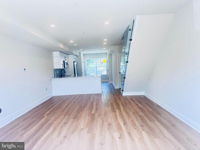 Building Photo - 4072 Conshohocken Ave