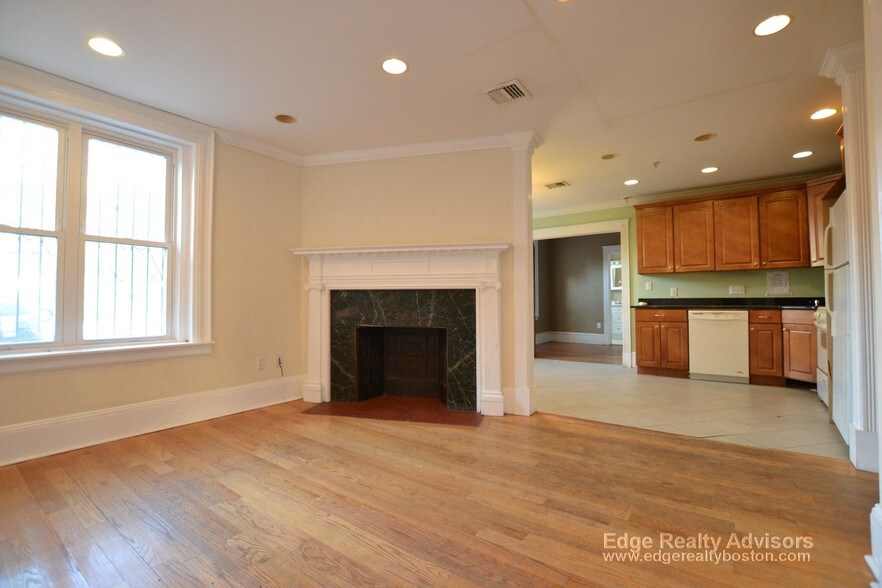 Building Photo - 14 Sutherland Rd