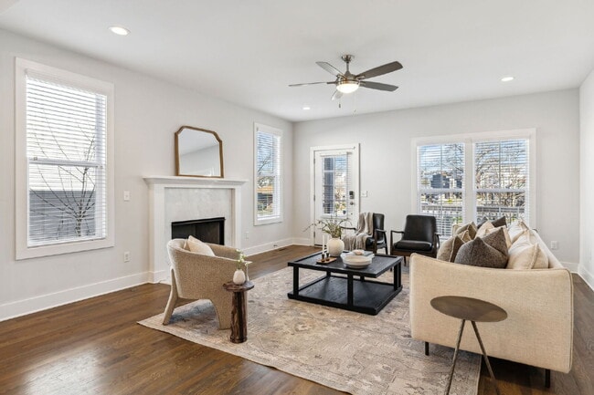 Building Photo - Grandeur in Germantown!