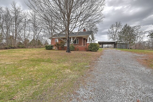 Building Photo - 6456 Blue Springs Pkwy