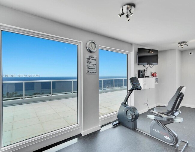 Building Photo - 2841 N Ocean Blvd