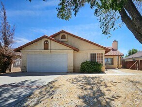 Building Photo - New Listing!
