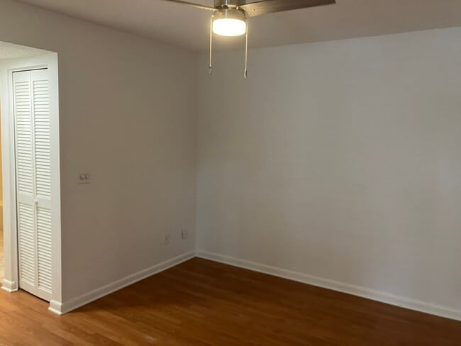 Building Photo - 1 BR / 1.5 BA at Saint Andrews Commons (Pa...