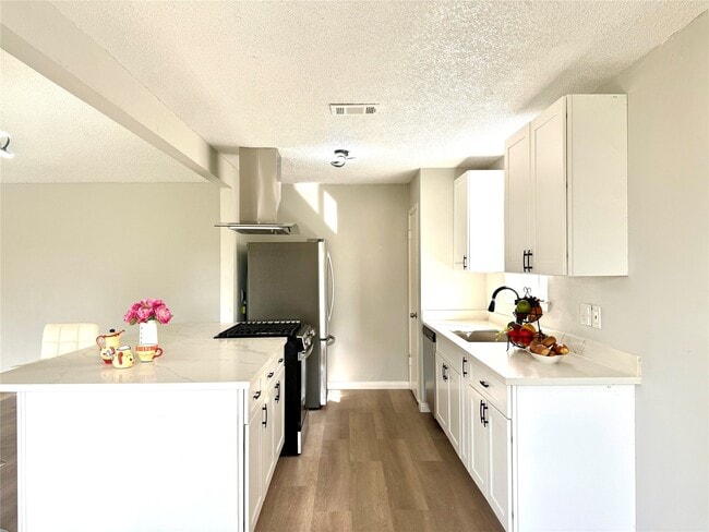 Building Photo - 12071 Plumbrook Dr