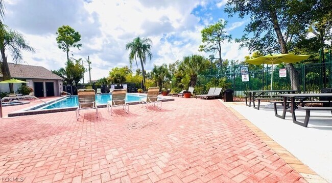 Building Photo - 2845 Winkler Ave