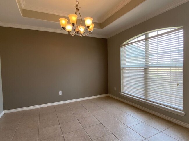 Building Photo - DON'T MISS THIS INCREDIBLE SOUTHSIDE LEASI...