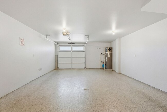 Building Photo - GORGEOUS Edmonds 2 Bedroom Primary Suites - Plus Flex Space