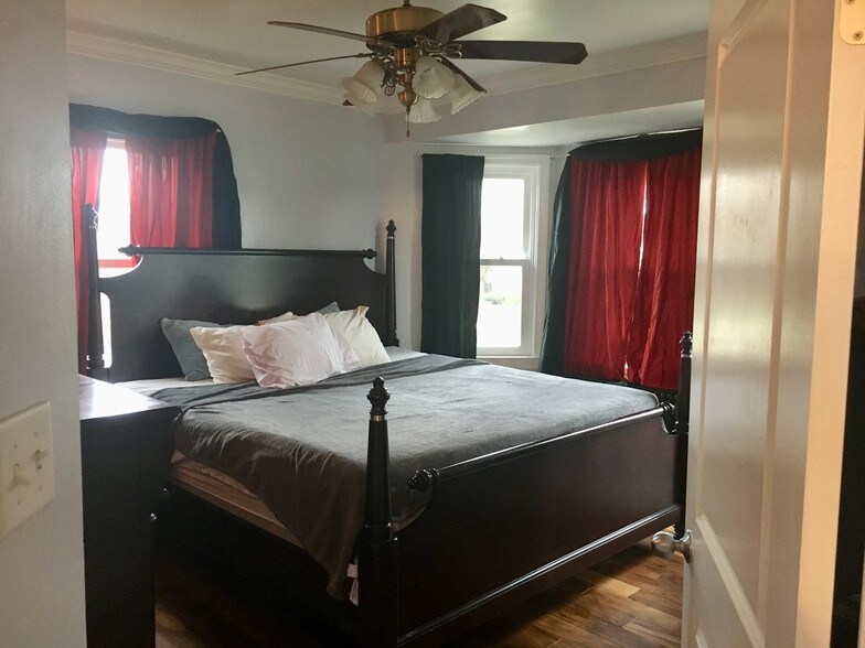 Bedroom - 402 Jack St