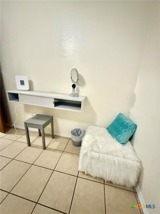 Building Photo - 907 Haynes Dr