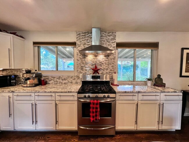 Building Photo - Remodeled 4 Bedroom 2 Bathroom Home in Fort Collins!