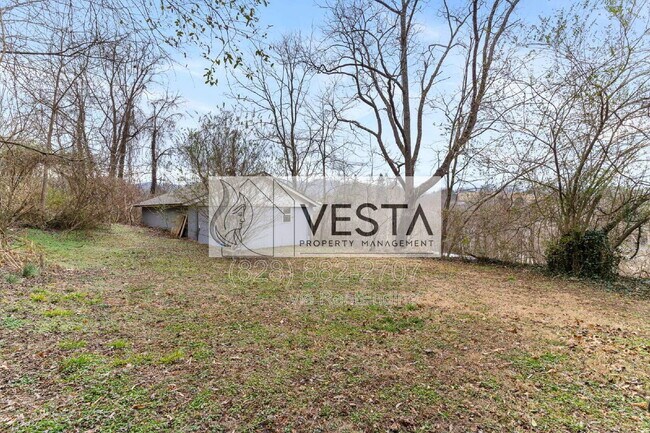 Building Photo - 240 Hillside St