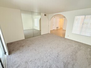 Building Photo - Freshly Updated 2-Bedroom Condo In The Mes...