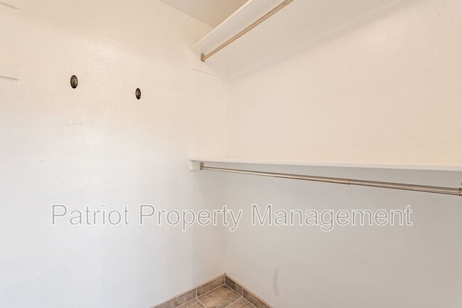 Building Photo - 5658 N 78th Way
