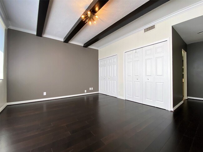 Building Photo - 49 Briar Hollow Ln