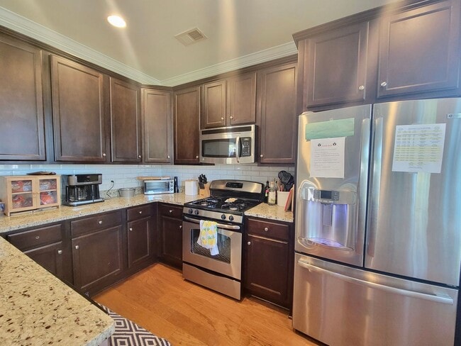 Building Photo - Lovely 3 bedroom, 3.5 bath home in Nellief...