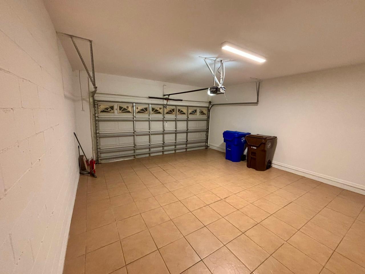 Garage - 2047 Estancia Cir