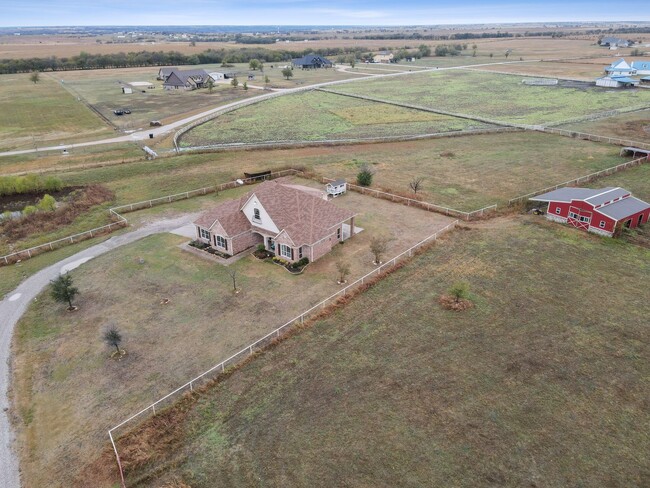 Building Photo - Beautiful Country Home with Horse Barn on ...