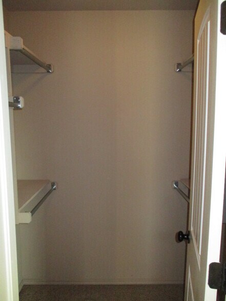 Building Photo - 2316 Golden Ln