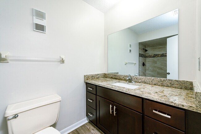 Building Photo - 14 Oakwood Park