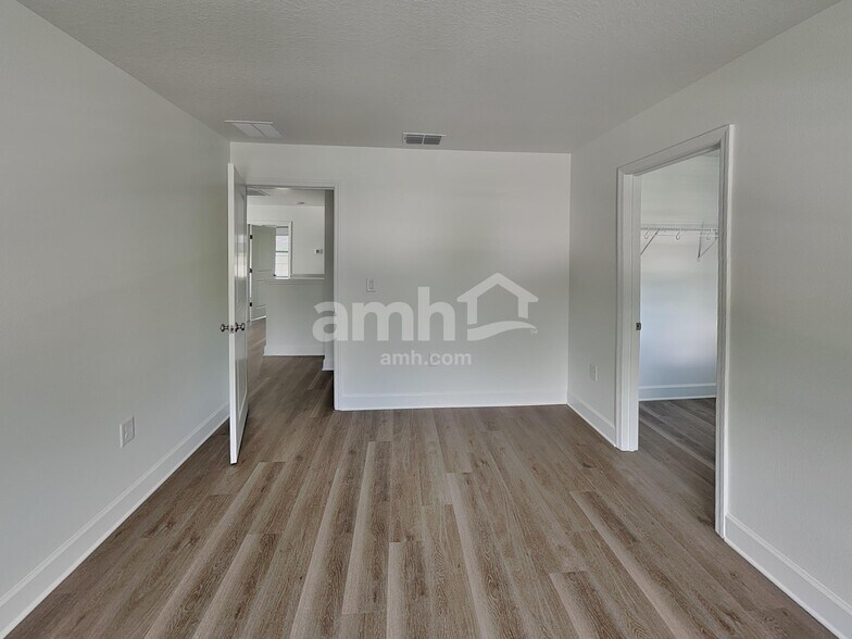 Building Photo - 16421 Cheyanne Ct