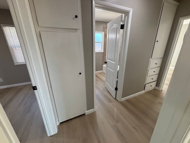 Building Photo - Upgraded 3 bedroom home!