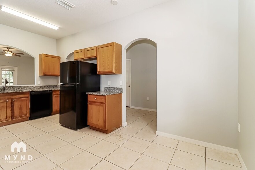 Building Photo - 2218 E Ida St