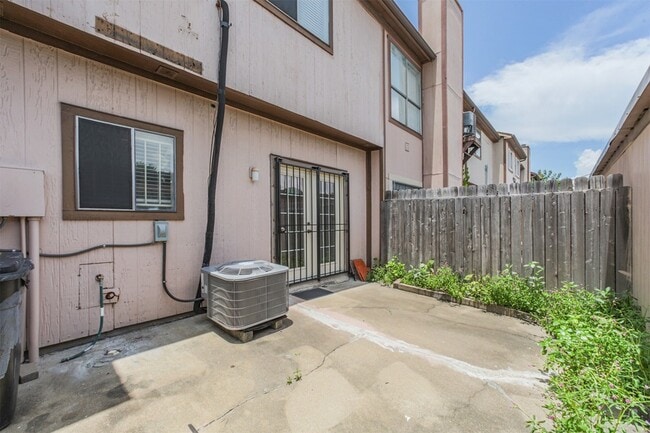 Building Photo - 12500 Brookglade Cir