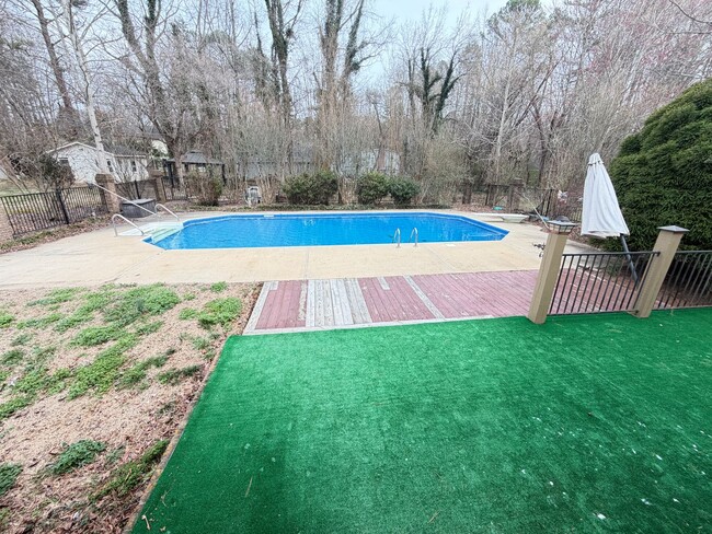 Building Photo - Inviting 3-Bedroom Brick Ranch Oasis in China Grove