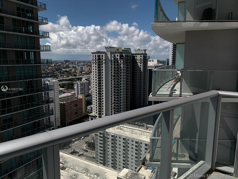 Building Photo - 1100 S Miami Ave
