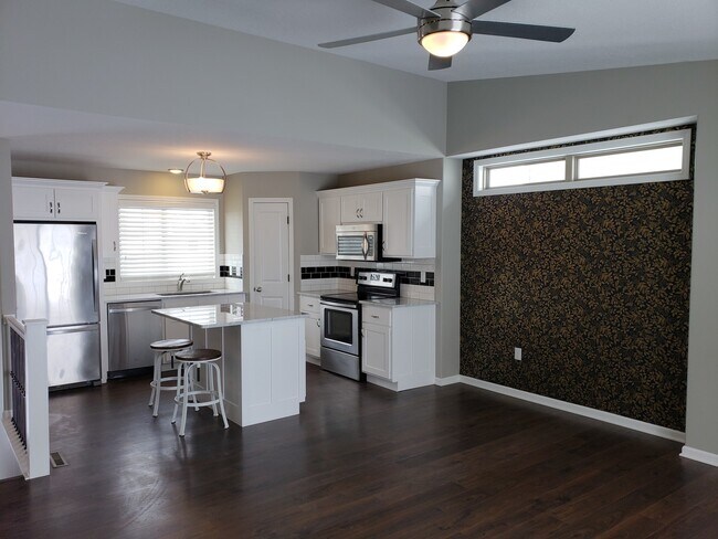 Building Photo - Cozy West Side Home + 2 Car Garage + Stain...