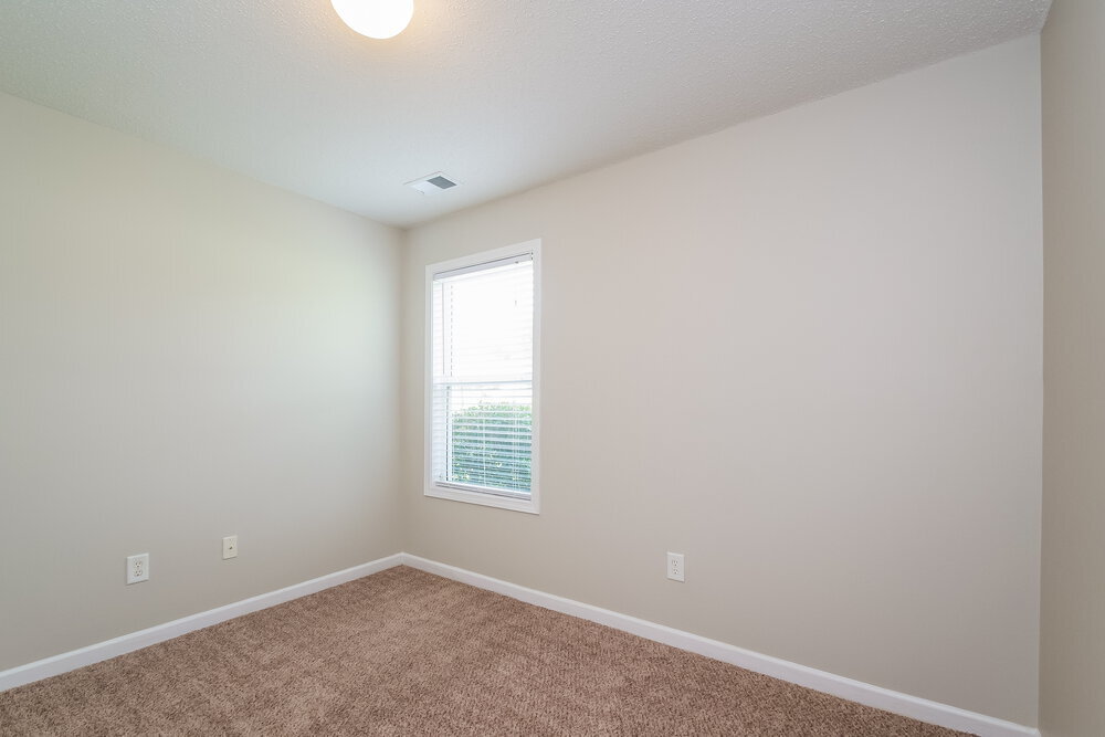 Building Photo - 42 Oakbrook Dr