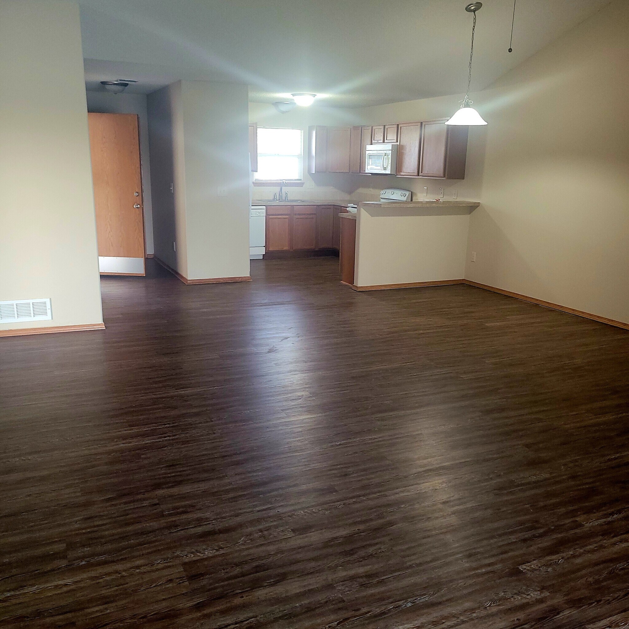 Lakeside Townhomes 1104 W Maywood St Wichita KS 67217 Apartment Finder