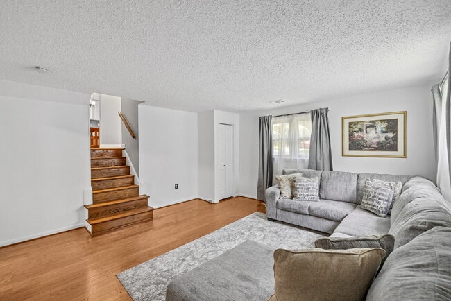 Building Photo - Gorgeous Central Single Family in Heart of Rockville