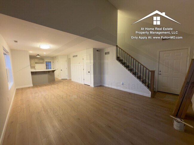 Building Photo - 1011-1013 Greystone Court